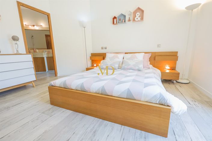Image No.24-7 Bed House for sale
