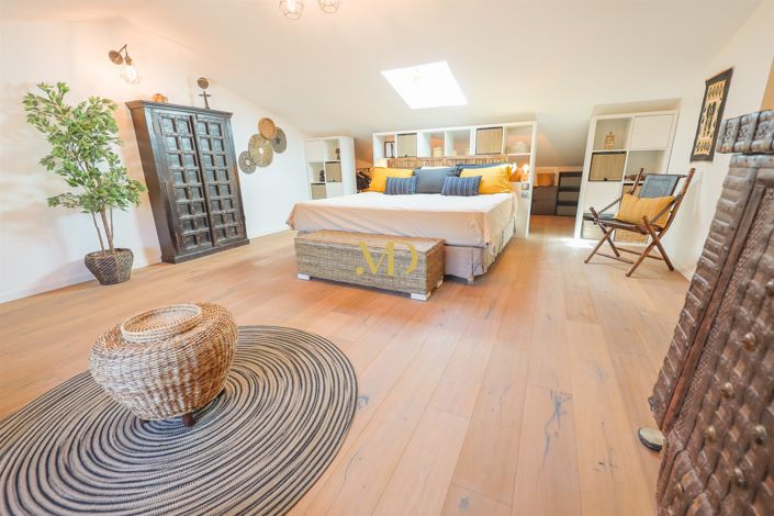 Image No.30-7 Bed House for sale