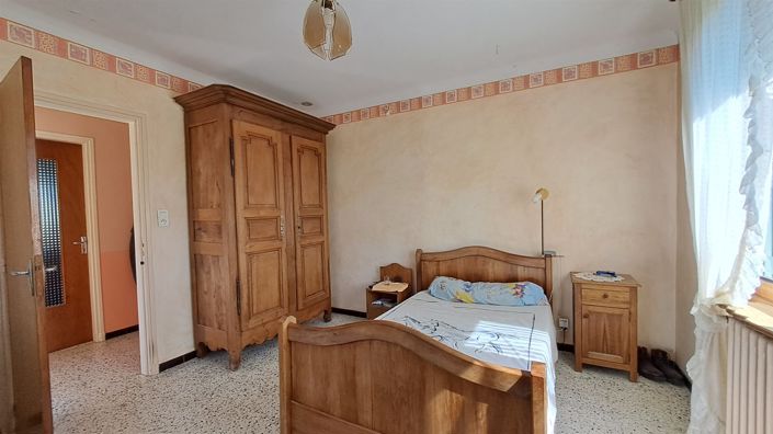 Image No.10-3 Bed House for sale