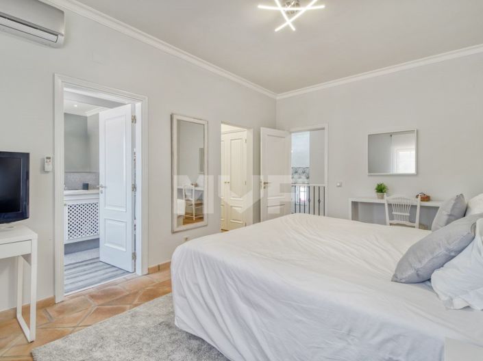 Image No.17-4 Bed House for sale