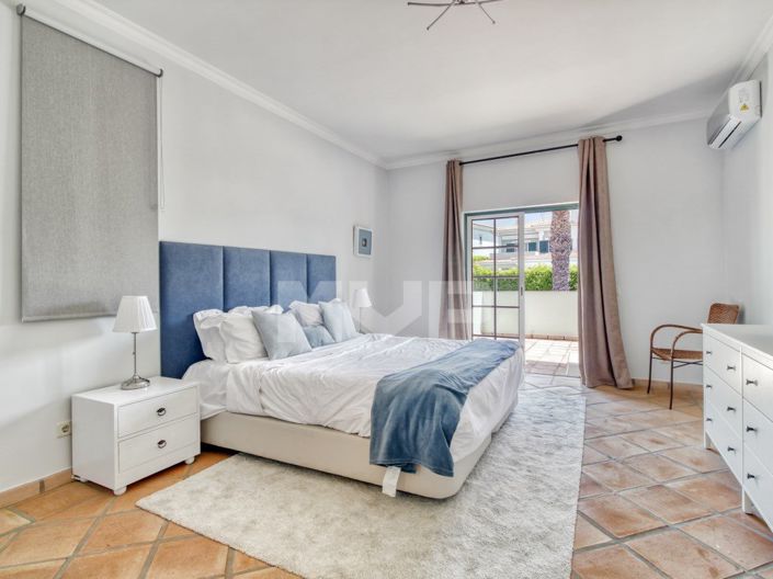 Image No.18-4 Bed House for sale