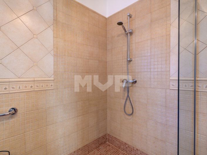 Image No.19-5 Bed House for sale