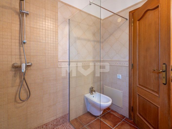 Image No.20-5 Bed House for sale