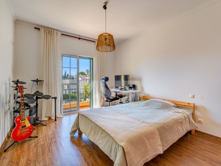 Image No.21-5 Bed House for sale