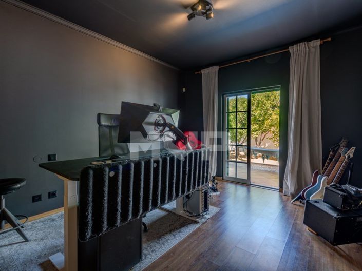 Image No.25-5 Bed House for sale