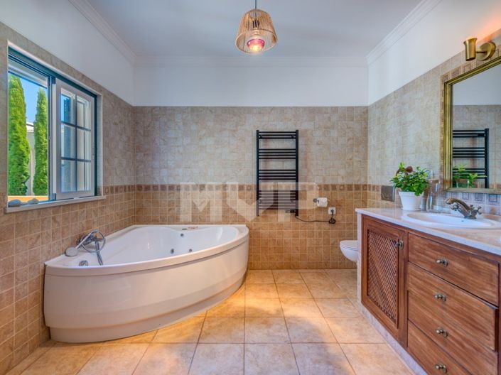 Image No.39-5 Bed House for sale