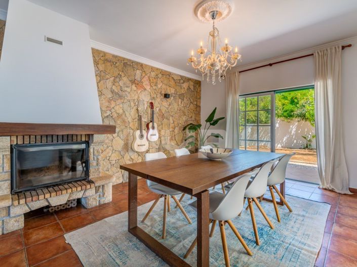 Image No.5-5 Bed House for sale