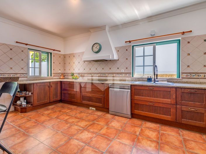 Image No.7-5 Bed House for sale