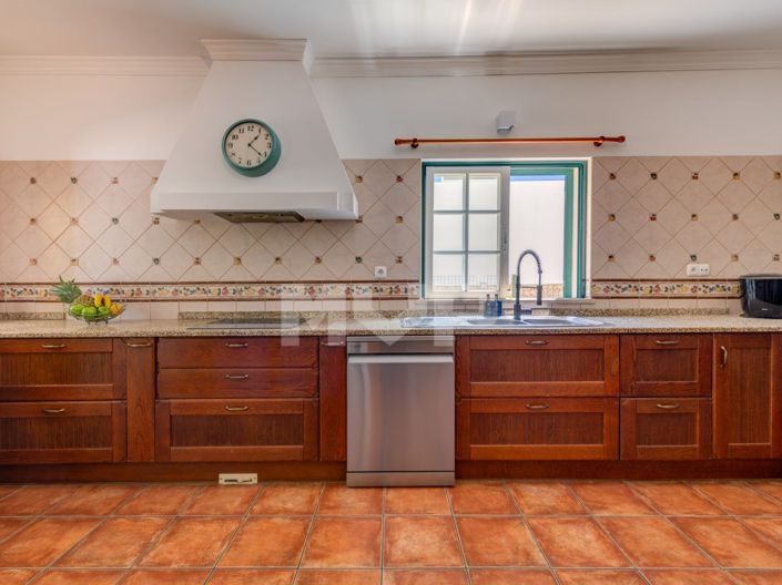 Image No.9-5 Bed House for sale
