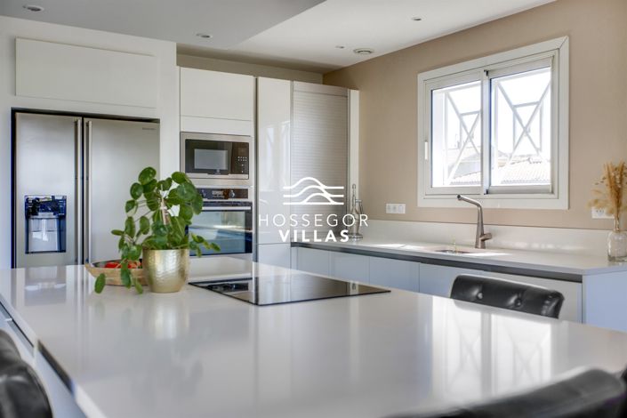 Image No.6-3 Bed House for sale