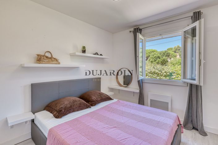Image No.9-3 Bed House for sale