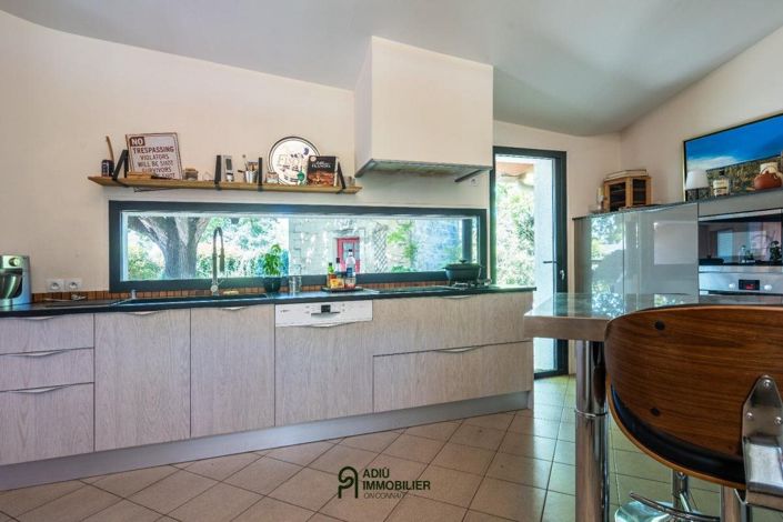 Image No.11-6 Bed House for sale