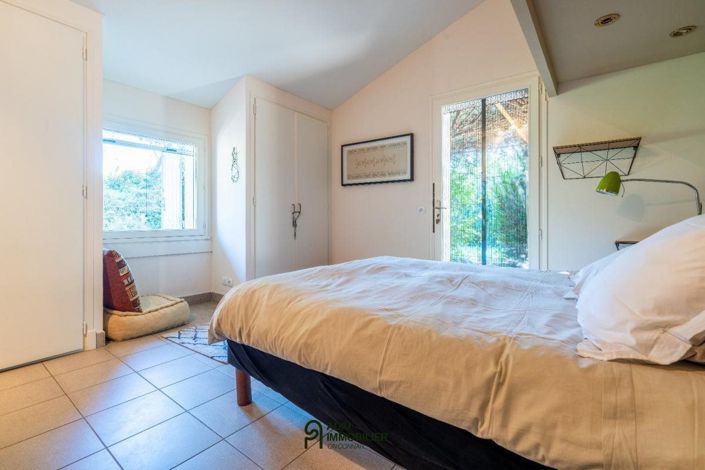 Image No.14-6 Bed House for sale