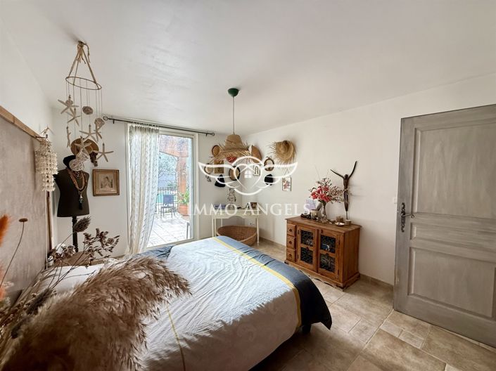 Image No.6-5 Bed House for sale