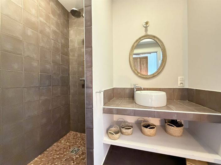 Image No.19-5 Bed House for sale