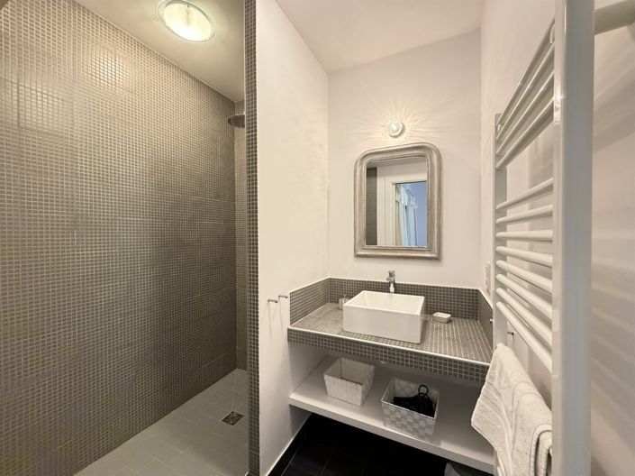 Image No.21-5 Bed House for sale