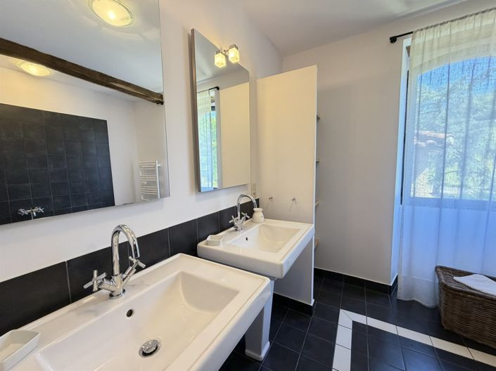 Image No.26-5 Bed House for sale