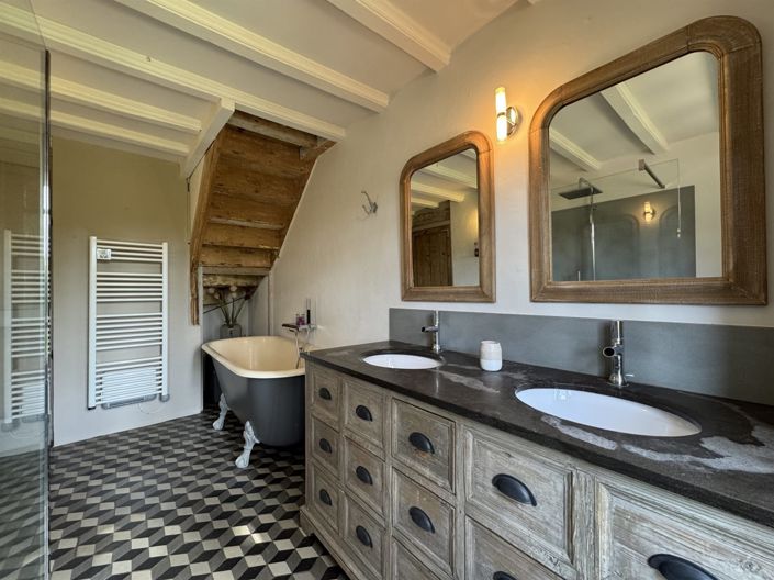 Image No.18-5 Bed House for sale