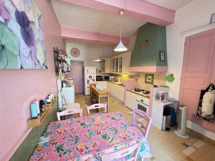 Image No.9-5 Bed House for sale