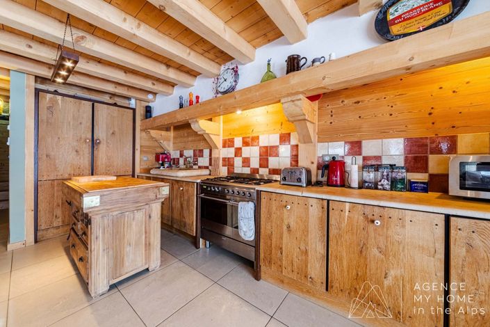 Image No.10-6 Bed House for sale