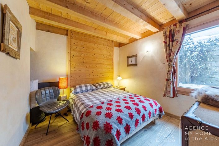 Image No.18-6 Bed House for sale