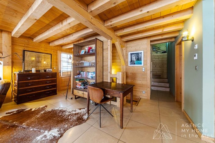 Image No.8-6 Bed House for sale
