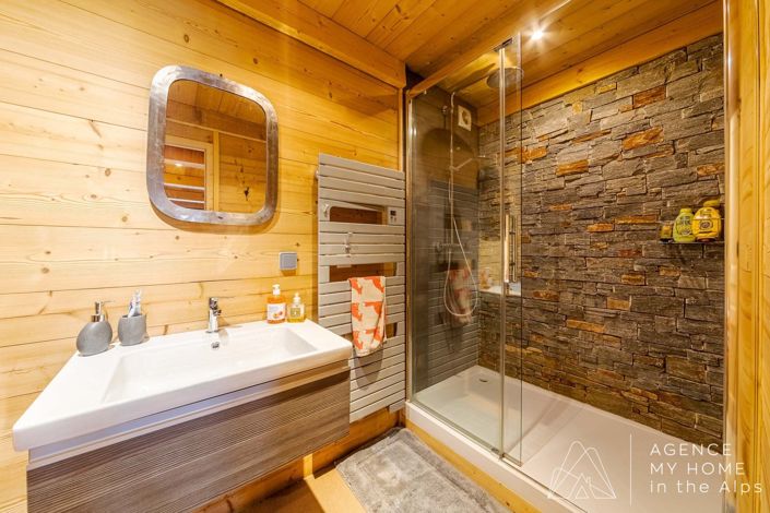 Image No.9-6 Bed House for sale
