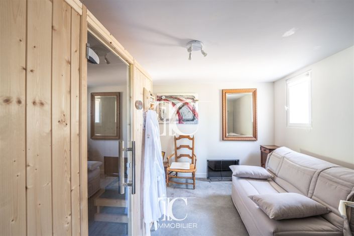Image No.19-5 Bed House for sale