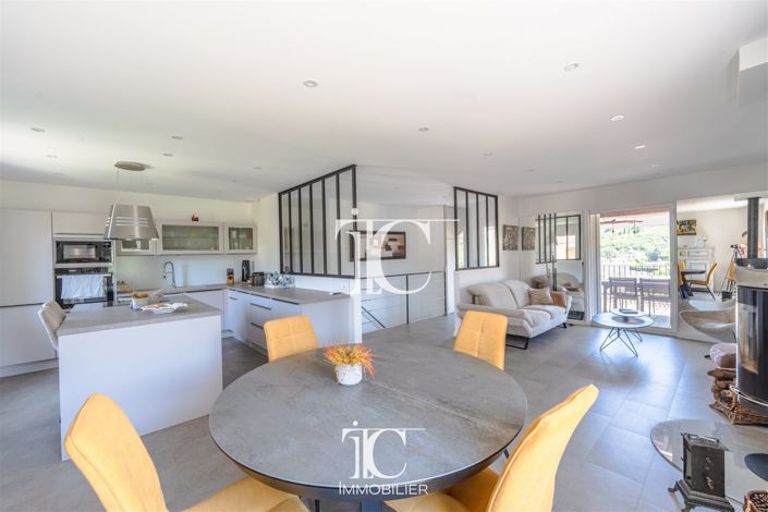 Image No.6-5 Bed House for sale