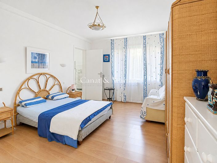 Image No.7-3 Bed House for sale