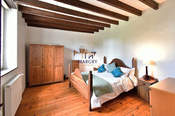 Image No.10-7 Bed House for sale