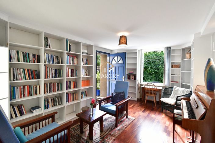 Image No.8-7 Bed House for sale
