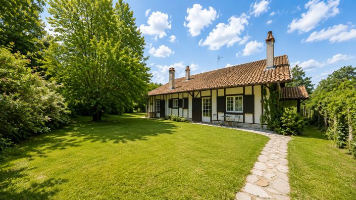 Image No.18-5 Bed House for sale