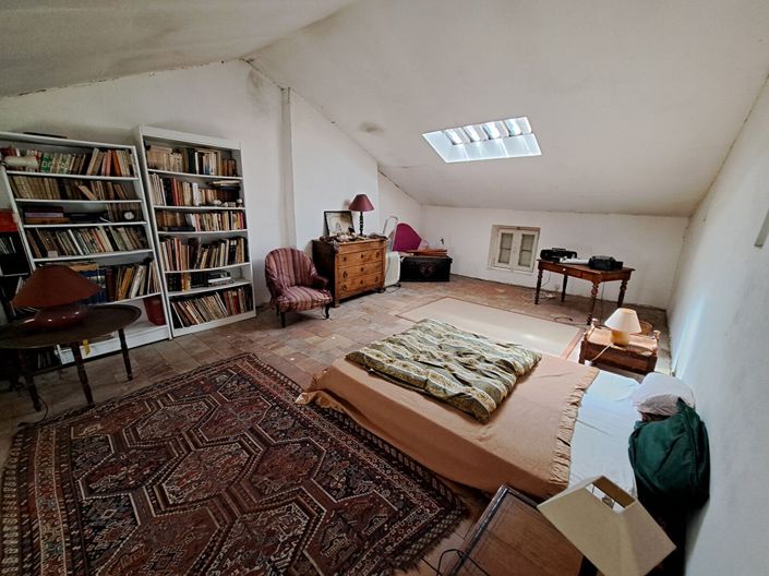 Image No.14-6 Bed House for sale