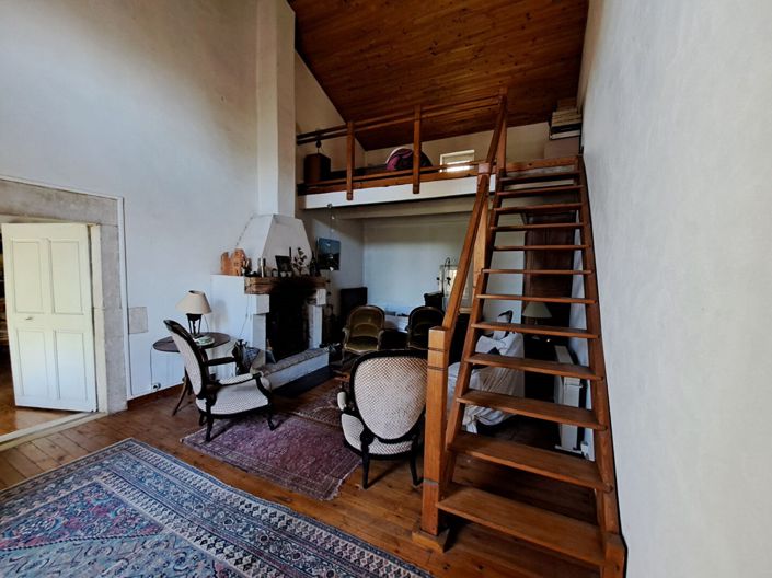 Image No.8-6 Bed House for sale