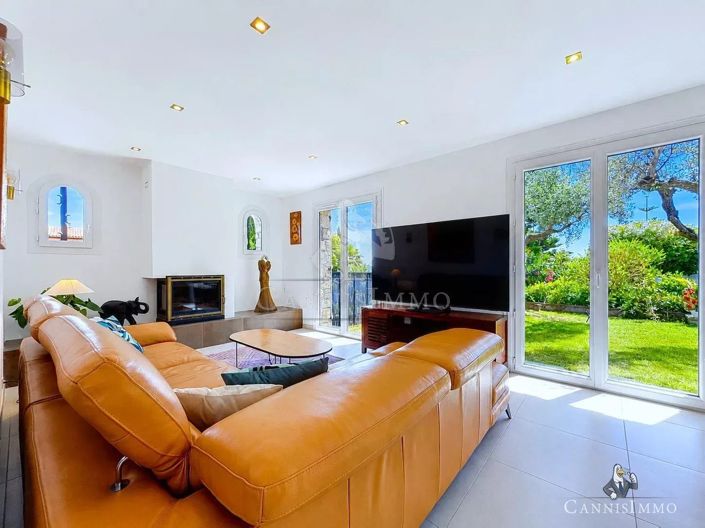 Image No.11-3 Bed House for sale