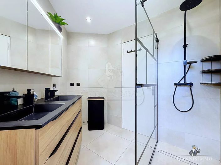 Image No.18-3 Bed House for sale