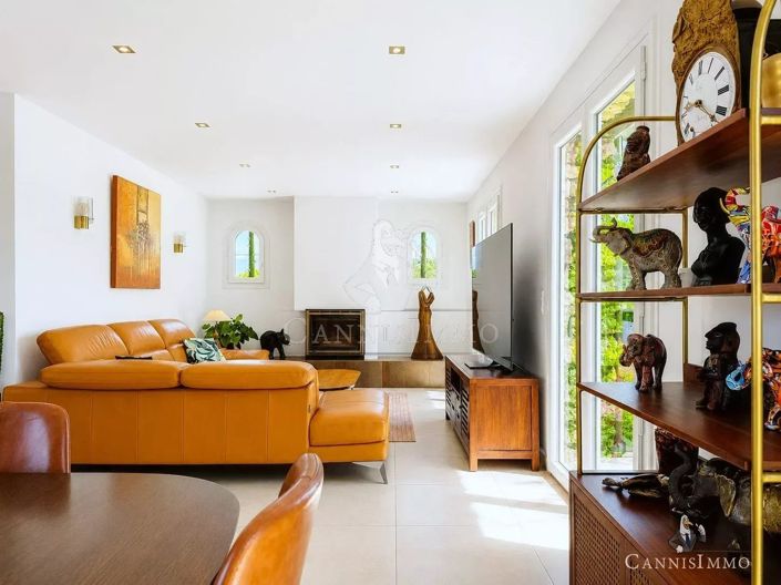 Image No.8-3 Bed House for sale