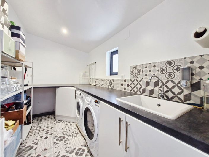 Image No.12-4 Bed House for sale