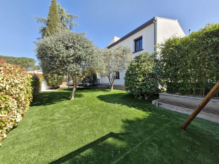 Image No.17-4 Bed House for sale