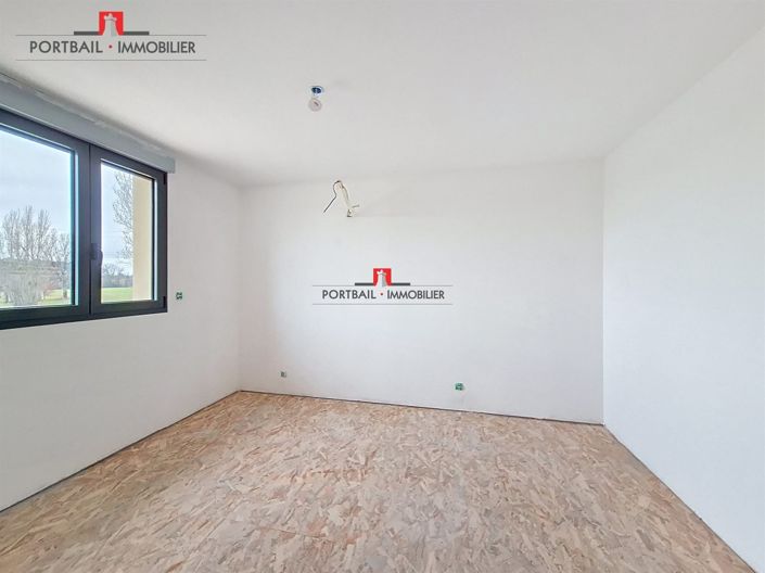 Image No.10-4 Bed House for sale