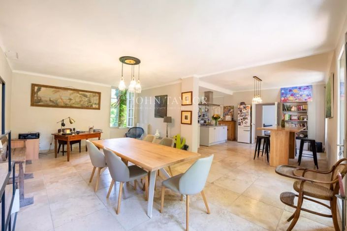 Image No.9-5 Bed House for sale