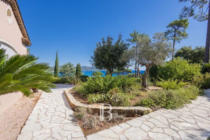 Image No.4-6 Bed House for sale