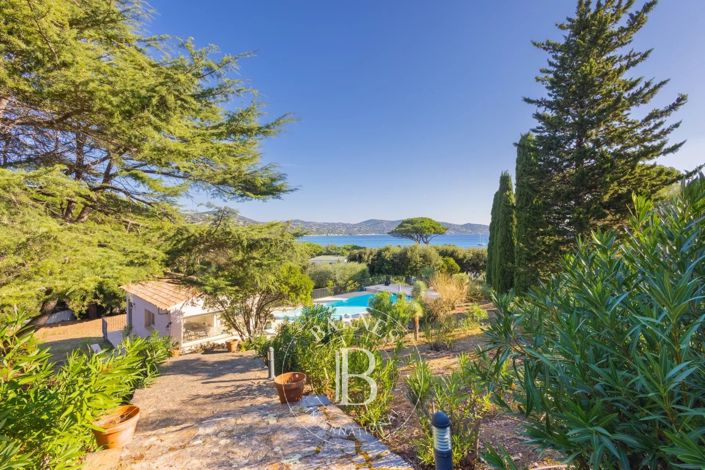 Image No.8-6 Bed House for sale