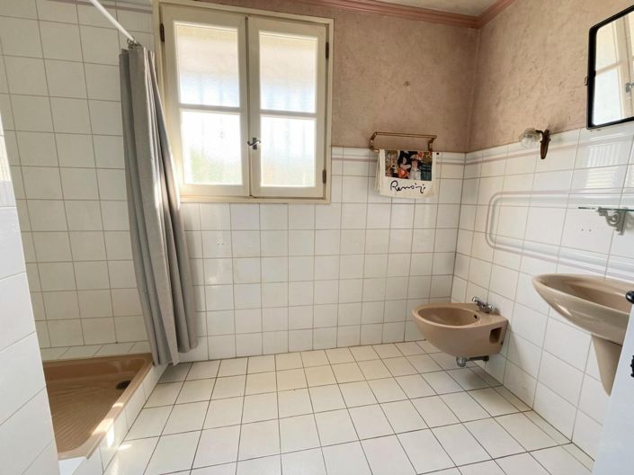 Image No.12-7 Bed House for sale