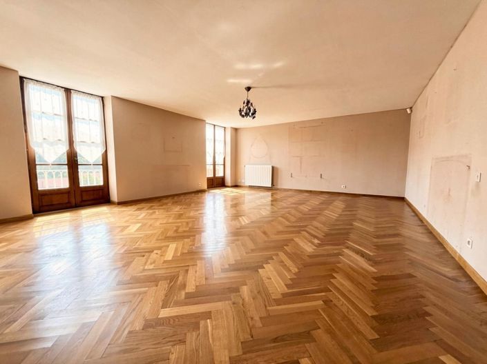 Image No.6-7 Bed House for sale