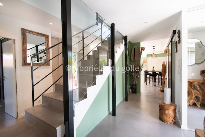 Image No.10-3 Bed House for sale