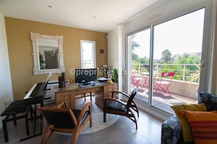 Image No.19-3 Bed House for sale