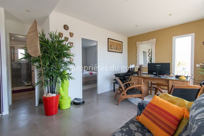 Image No.20-3 Bed House for sale