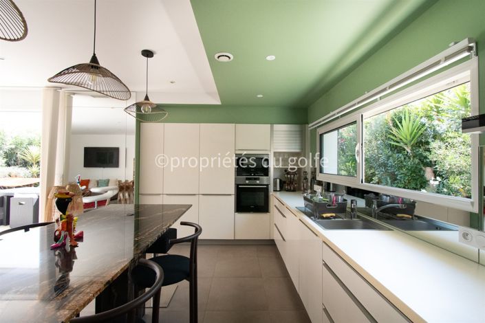 Image No.8-3 Bed House for sale